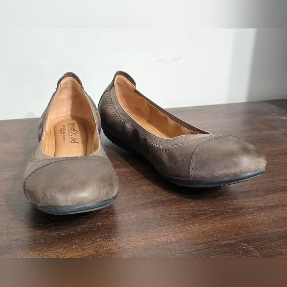Josephine Siebel Pippa Taupe Nubuck Ballet Flat Women's Size 9.5 - Picture 3 of 12